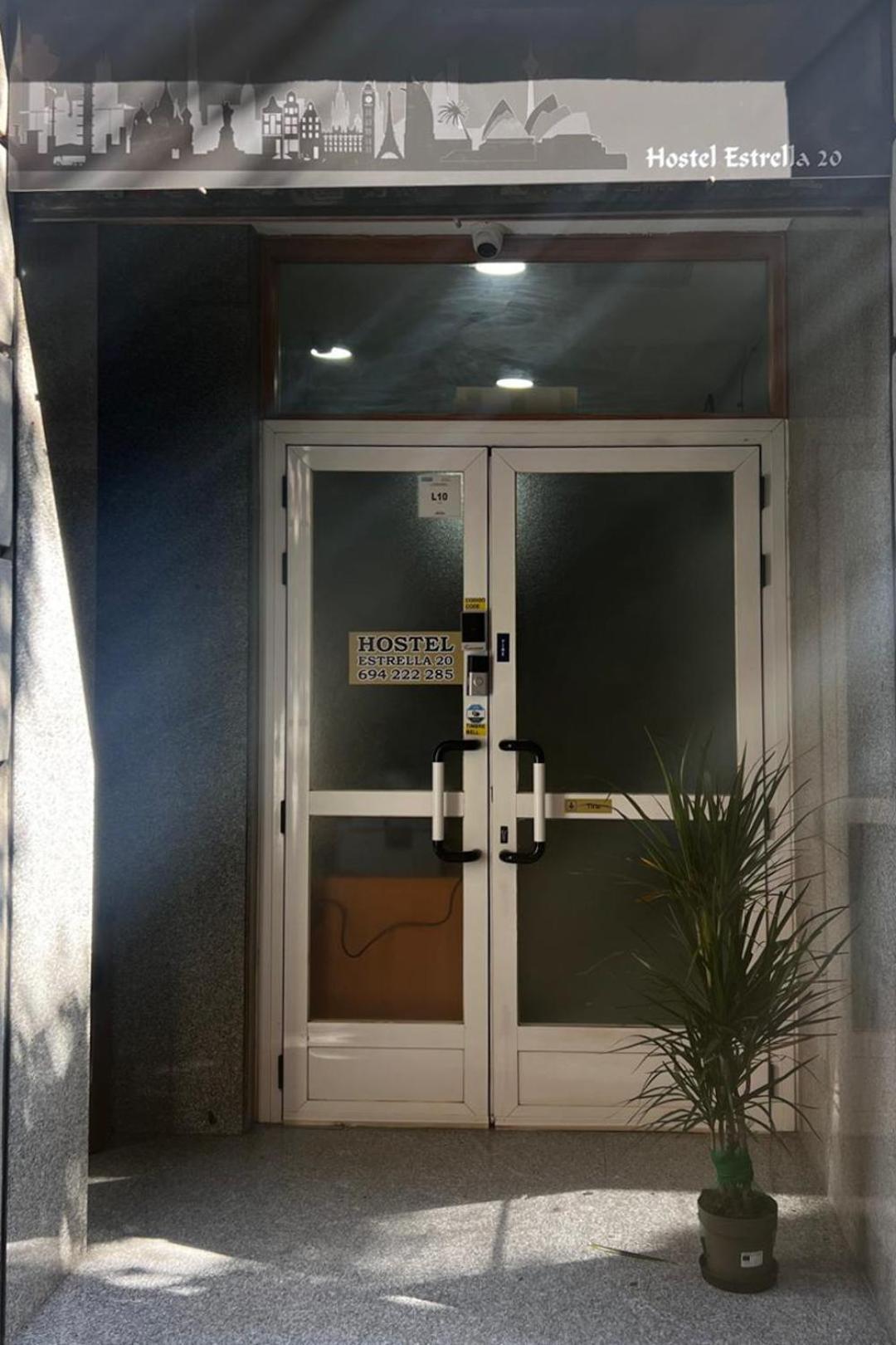 Hostel Estrella 20 Madrid Exterior photo
